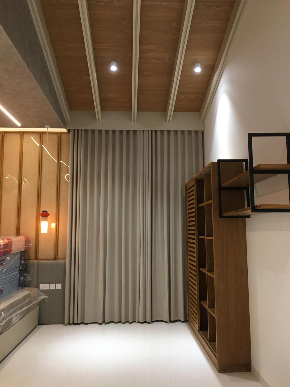 Ripple curtain